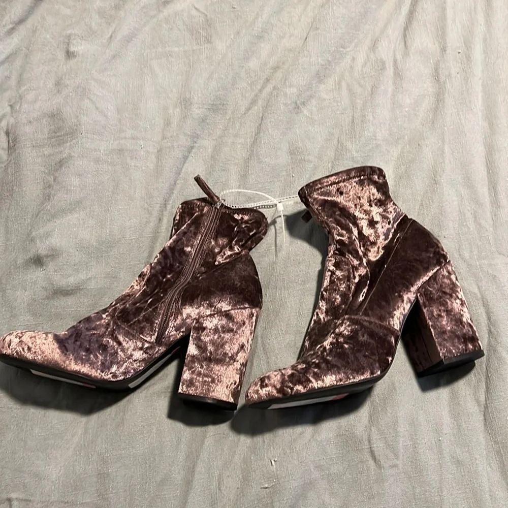 Stv Mdn Velvet Booties - Picture 1 of 3